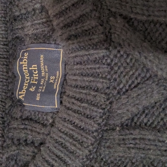 A&F Cable Crew Sweater - Picture 3 of 4